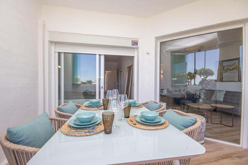 Wonderful 2 Bed Apartment With Stunning Sea Views Ситио-де-Калаонда Экстерьер фото